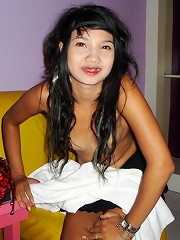 Cute Thailand girlfriend posing, fucking and sucking